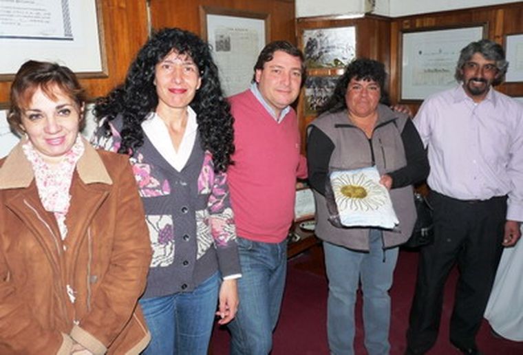 Parisi hizo las entregas.