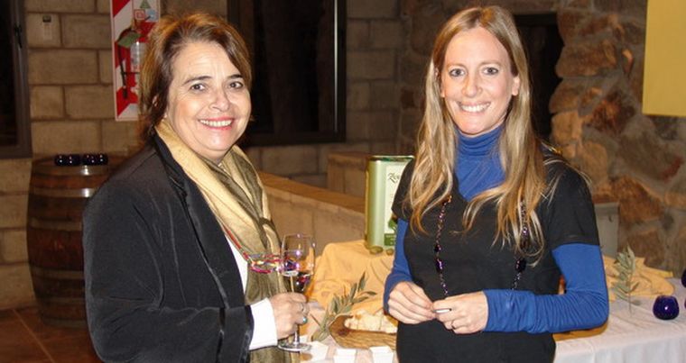 Ana Amitrano -de Bodegas Zuccardi- y la chef María Paz Urrutigoity conversando sobre cocina y gastronomía. Foto: MDZ
