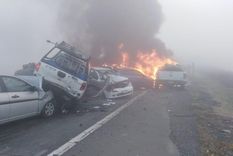 tremendo choque multiple en chile: dos muertos, heridos y 18 autos involucrados