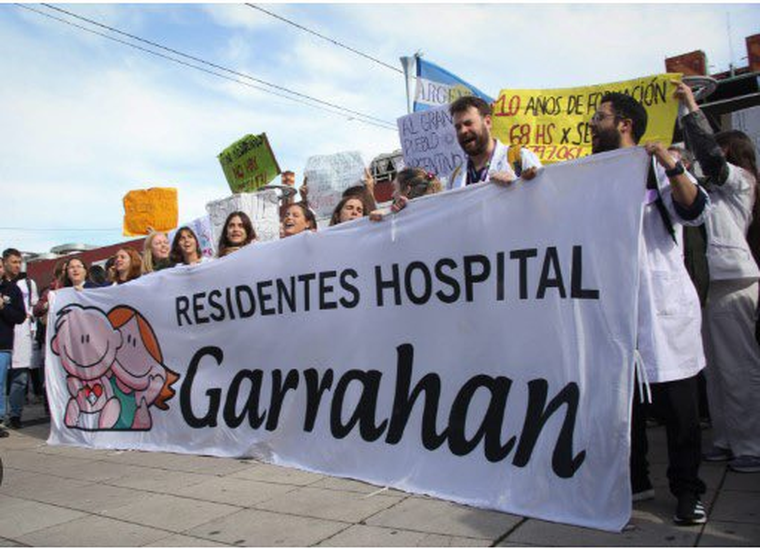 Residentes del Hospital Garrahan protestando 