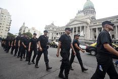 Un sector de la CGT y las dos CTA, columnas de la Izquierda y organizaciones sociales se movilizan en rechazo de la Ley Bases y la reforma fiscal a la Plaza del Congreso. Foto: Juan Mateo Aberastain/MDZ