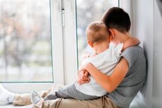 La habilidad clave que desarrollan los niños que cuidan a sus hermanos, según estudios. Foto: Shutterstock