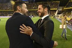 Gago saludó afectuosamente al Kily González antes del partido Foto: Télam Gago saludó afectuosamente al Kily González antes del partido Foto: Télam