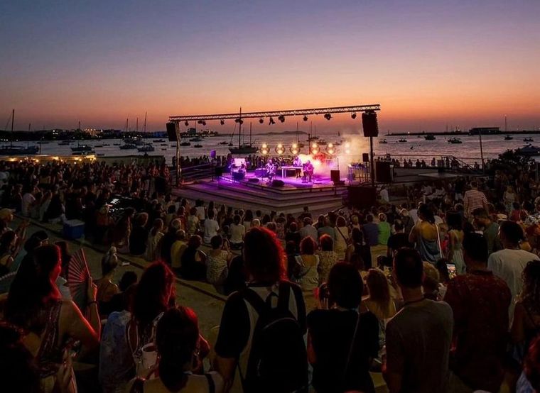 Un argentino que es manager de un bar en Ibiza se hizo viral al contar cuánto gana por mes. Foto: Ibiza Travel