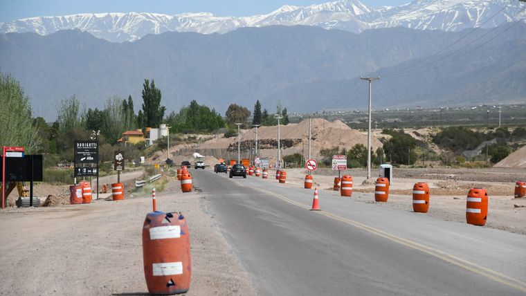 El barrio y la escuela están en Las Compuerta sobre el tramo de la ruta 82 que está en obras. El barrio y la escuela están en Las Compuerta sobre el tramo de la ruta 82 que está en obras.