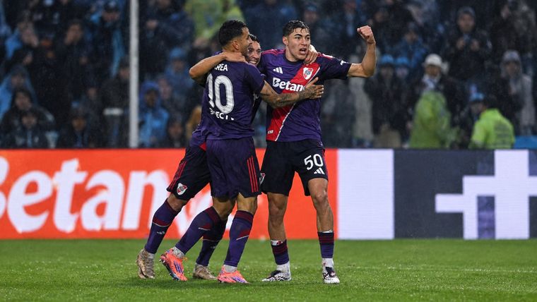 Andrada, Montiel y Correa festejan el 1-0 de River en Tucumán.&nbsp;