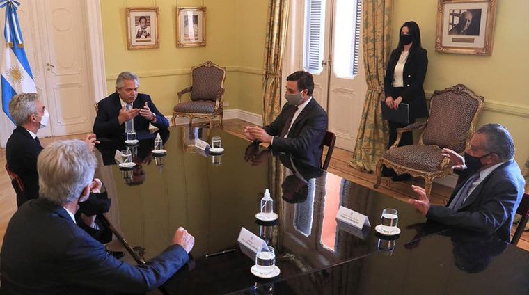 El presidente Alberto Fernández y el empresario Eduardo Eurnekián, en la foto.