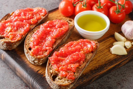 Sabor español en tu desayuno: pan con tomate paso a paso Foto: Shutterstock