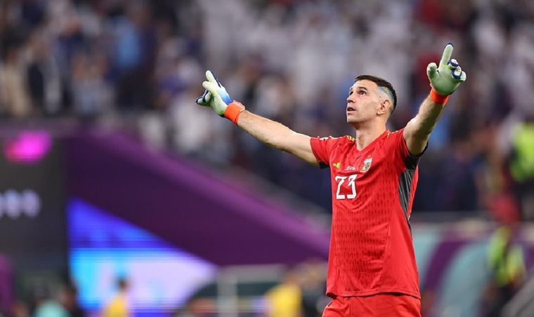 Emiliano Dibu Martínez fue reconocido como el mejor arquero del Mundial de Fútbol Qatar 2022 Foto: Instagram: emi_martinez26
