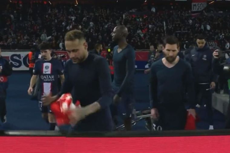 Messi y Neymar se acercaron a saludar a los ultras del PSG.