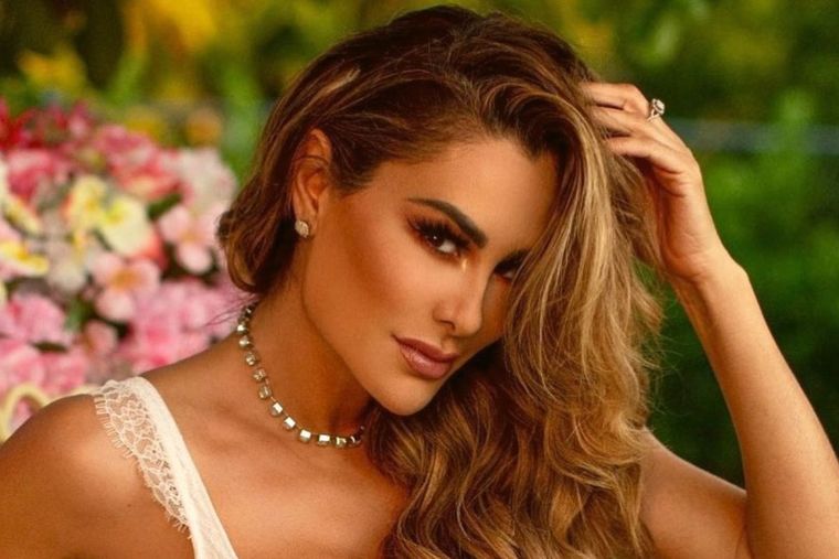 Ninel Conde lleva un prominente escote y eleva la temperatura de las redes Ninel Conde Foto: Instagram Ninel Conde