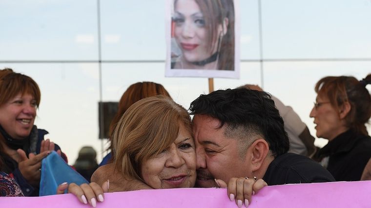 Victoria Pincheira, la madre de Melody, y Mario Vargas tras la condena Foto: Télam / Ramiro Gomez