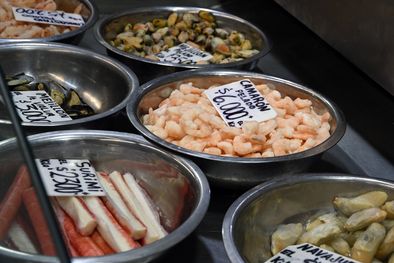 MDZol | Los productos típicos de Semana Santa vienen con un fuerte aumento respecto al 2022. ¿Qué sucede con el pescado, los mariscos y los huevos de pascua? Foto: ALF PONCE MERCADO / MDZ