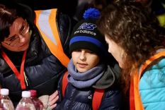 Foto: SLOVAK INTERIOR MINISTRY. Hassan recibió comida y bebida de voluntarios en la frontera que luego contactaron a sus familiares en Bratislava.