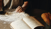 Aquí un listado de libros extraños que escribieron algunos famosos. Aquí un listado de libros extraños que escribieron algunos famosos.