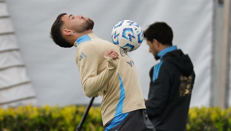 Nicolás Otamendi irá al banco de suplentes frente a Argelia. Nicolás Otamendi irá al banco de suplentes frente a Argelia.