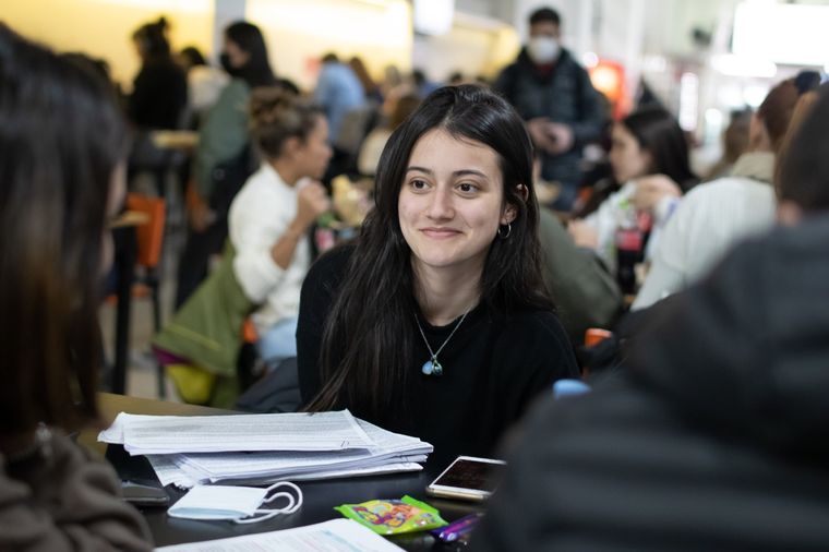 1 de cada 10 chicos de bajos recursos asiste a la universidad Foto: Twitter: @UBAonline