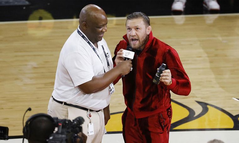 Connor McGregor presenció el cuarto juego entre Nuggets y Heat. Foto: EFE