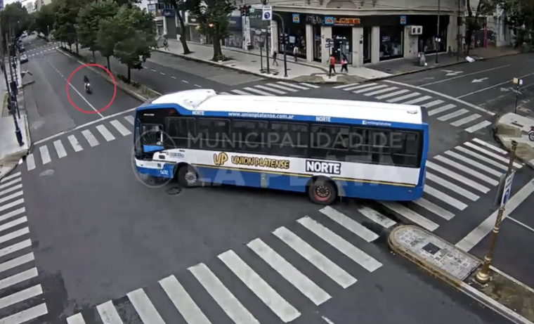 El momento previo al feroz impacto Foto: Captura de pantalla