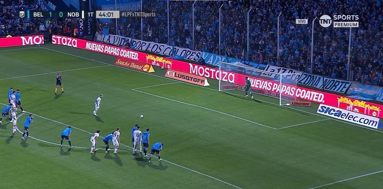 Darío Benedetto erró un penal insólito en la derrota por 3-0 ante Belgrano en Córdoba. Foto: Captura