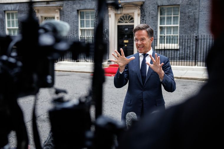 Mark Rutte, titular de la OTAN, se previene ante posibles decisiones de Donald Trump. Foto Efe