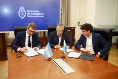 Cornejo y Pierrini firmaron la cesión de las obras para extender el ferrocarril. Cornejo y Pierrini firmaron la cesión de las obras para extender el ferrocarril.