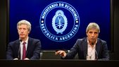 El ministro Luis Caputo y el titular del Banco Central, Santiago Bausili, definieron un sendero económico para 2026 que recoge el apoyo del sector bancario, aunque piden insistir con la acumulación de reservas. El ministro Luis Caputo y el titular del Banco Central, Santiago Bausili, definieron un sendero económico para 2026 que recoge el apoyo del sector bancario, aunque piden insistir con la acumulación de reservas.