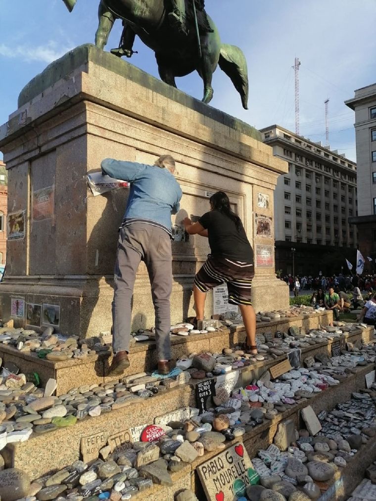 Vandalizaron el monumento Las Piedras, en honor a los muertos por covid