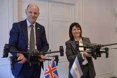 La ministra de Seguridad, Patricia Bullrich, y Sir Philip Barton, jefe del Servicio Diplomático británico. Foto: X