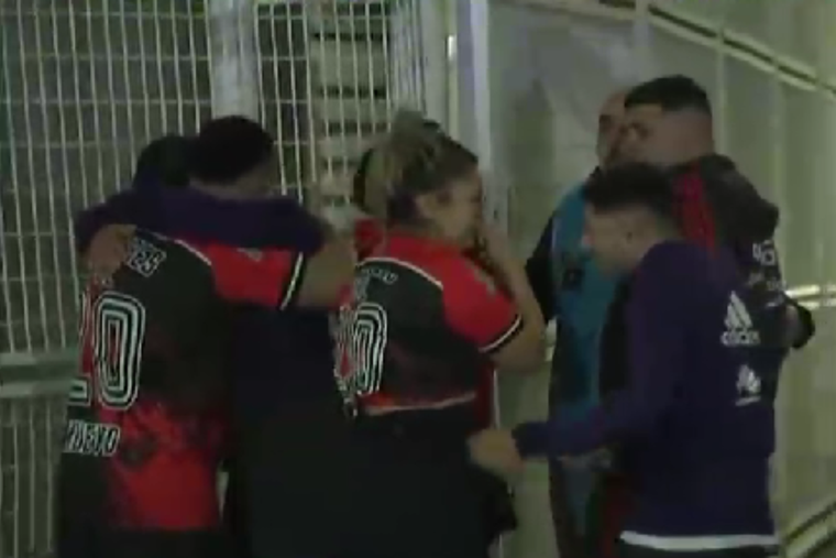 Los amigos y familiares del hincha de River fallecido se enteraron de su identidad casi tres horas después Foto: TyC Sports