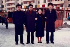 Su madre y sus tres hermanos durante una visita a Pyongyang. Foto: YONGHI YANG