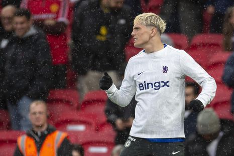 Alejandro Garnacho no fue bien recibido por los hinchas del United en su regreso a Old Trafford. Alejandro Garnacho no fue bien recibido por los hinchas del United en su regreso a Old Trafford.