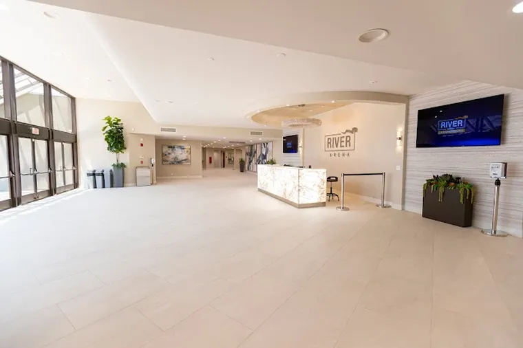 Hall de la River Church del inesperado rival de Javier Milei por el alquiler de la Casa Rosada. Hall de la River Church del inesperado rival de Javier Milei por el alquiler de la Casa Rosada.