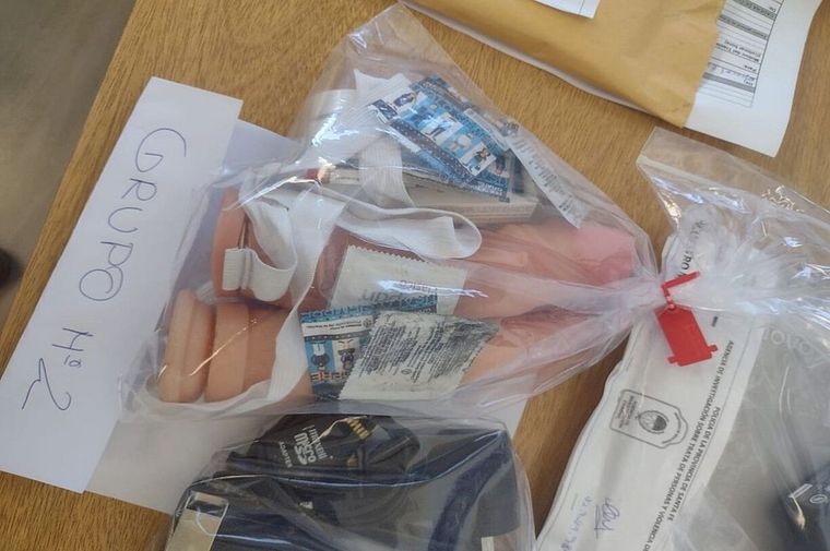 Juguetes sexuales y preservativos fue parte de lo secuestrado Foto: Gentileza