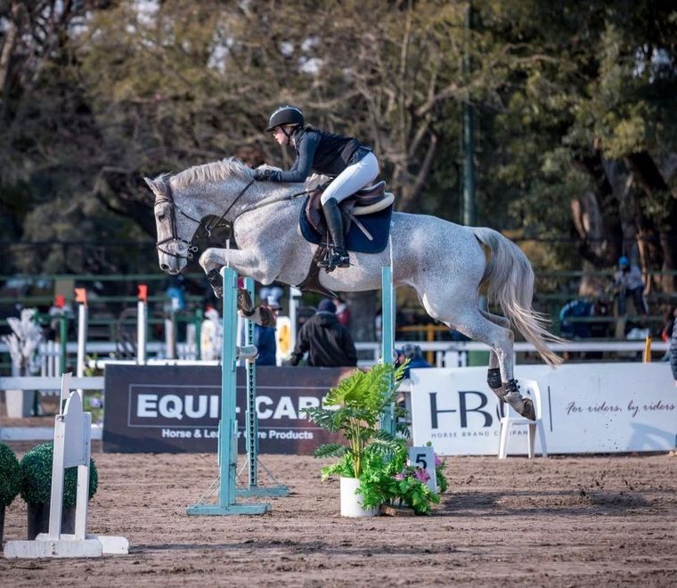 María y su estilo arriba de ATA Casper. María y su estilo arriba de ATA Casper.