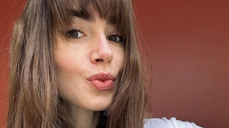 Así es la cita de Lily Collins ideal para salir de la rutina Lily Collins es una reconocida actriz, hija de Phill Collins y Jill Tavelman. Foto: @lilyjcollins