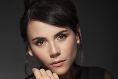 ella es carolina gaitan, la atractiva ?hermana? de carmen villalobos