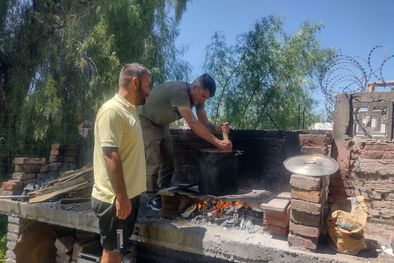 MDZol | Red Puentes y la Iglesia del Carmen preparan todo para la Nochebuena Foto: Prensa A.R.