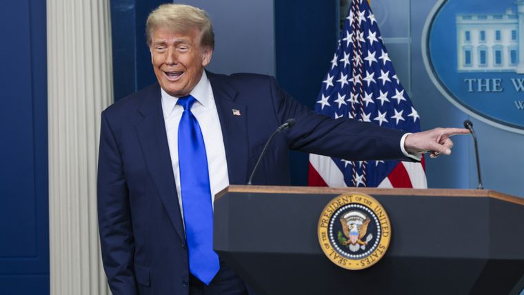 Donald Trump dice que hallará al culpable del asesinato en Estados Unidos. Foto Efe