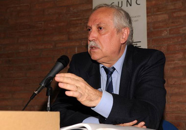 El embajador de Chile en Argentina, Luis Maira Aguirre en la apertura de la cátedra. Foto: Nacho Gaffuri / MDZ