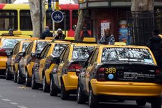 El Gobierno otorgó 255 nuevos permisos para operar taxis en la provincia. Foto: ALF PONCE MERCADO / MDZ