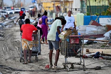 Más de tres días después de que Melissa golpeara a Jamaica, la ayuda todavía todavía no ha llegado a las zonas más afectadas de la isla. Más de tres días después de que Melissa golpeara a Jamaica, la ayuda todavía todavía no ha llegado a las zonas más afectadas de la isla.