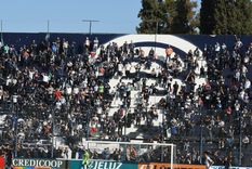 La barra de la Lepra no fue y así lució la tribuna sur del Gargantini. Foto: ALF PONCE / MDZ La barra de la Lepra no fue y así lució la tribuna sur del Gargantini. Foto: ALF PONCE / MDZ