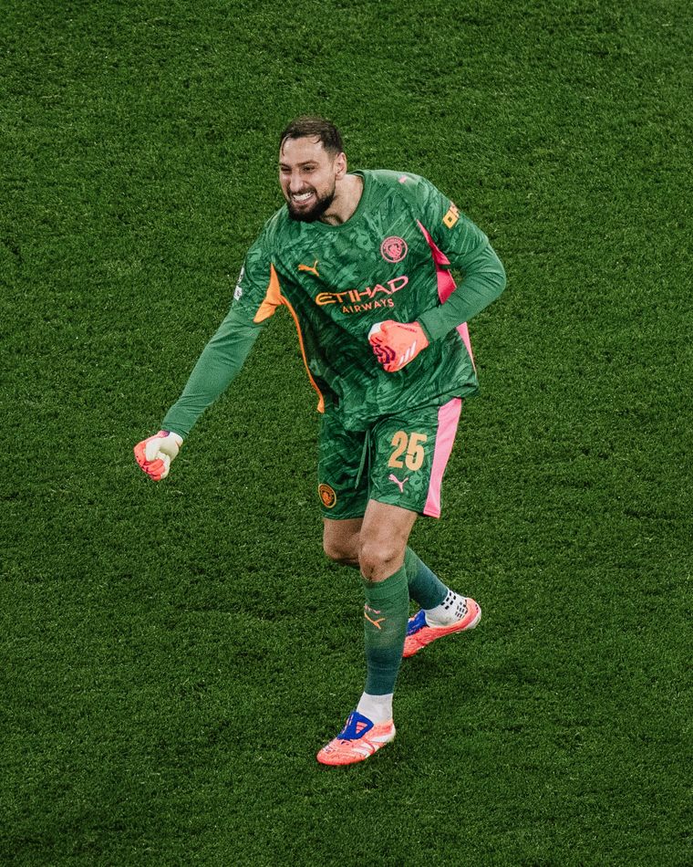 Donnarumma fue elegido por la IFFHS como el mejor arquero del mundo en 2025. Donnarumma fue elegido por la IFFHS como el mejor arquero del mundo en 2025.