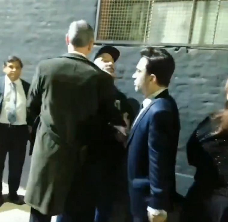 La agresión a Marra en plena calle Foto: Captura de video