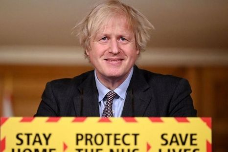 Boris Johnson anunció este lunes el plan para volver a la normalidad antes del próximo verano. Foto: GETTY IMAGES