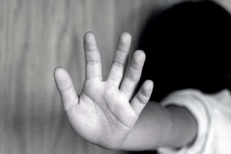 Un informe de la Universidad Austral revela que 1 de cada 3 niños sufre castigo físico, y más de la mitad padece agresiones verbales.