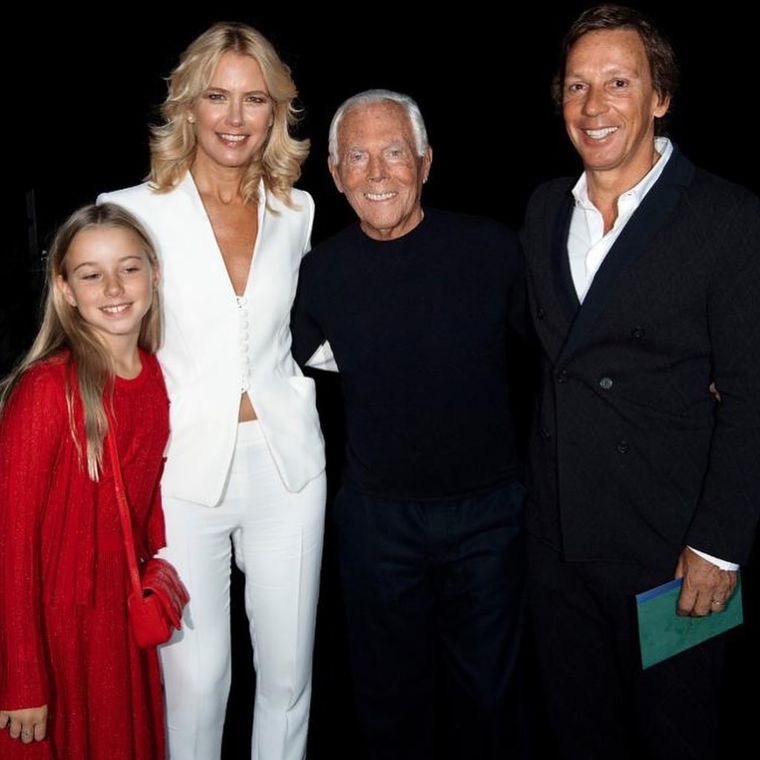 Otra de las fotos que Valeria Mazza publico en su cuenta de Instagram junto a su familia y el diseñador Giorgio Armani. Otra de las fotos que Valeria Mazza publico en su cuenta de Instagram junto a su familia y el diseñador Giorgio Armani.
