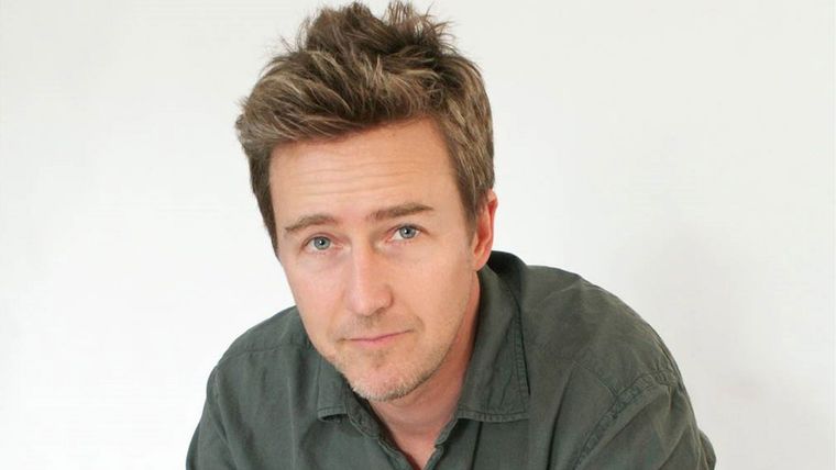 Foto: https://www.infobae.com/america/entretenimiento/2019/11/04/edward-norton-a-solas-con-infobae-su-pasado-como-mesero-la-experiencia-en-japon-y-su-debut-como-director-de-cine/