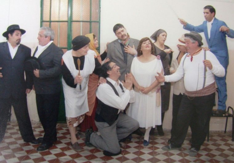El elenco de teatro municipal interpreta El Conventillo de la Paloma Foto: Eliana Drajer